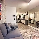 Chic Apartment In Mayfair