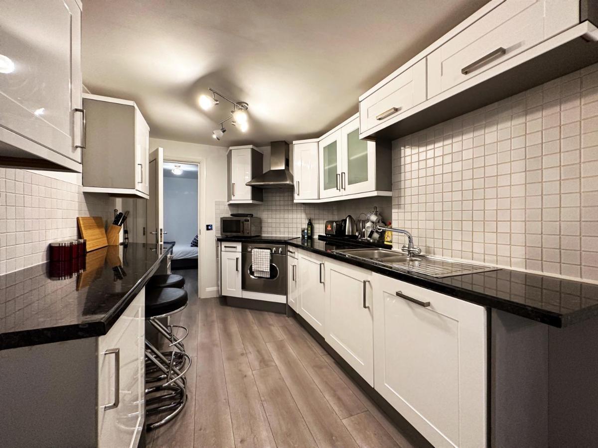 Chic In Mayfair Apartment London