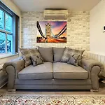 Chic Apartment In Mayfair